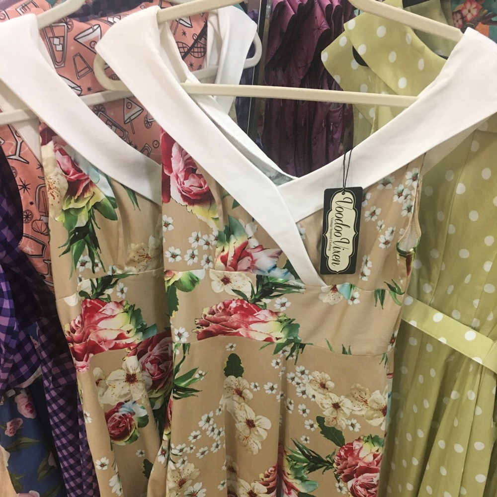 đVoodoo Vixen Lillian Floral Swing Dress Beige - Picture 4 of 10